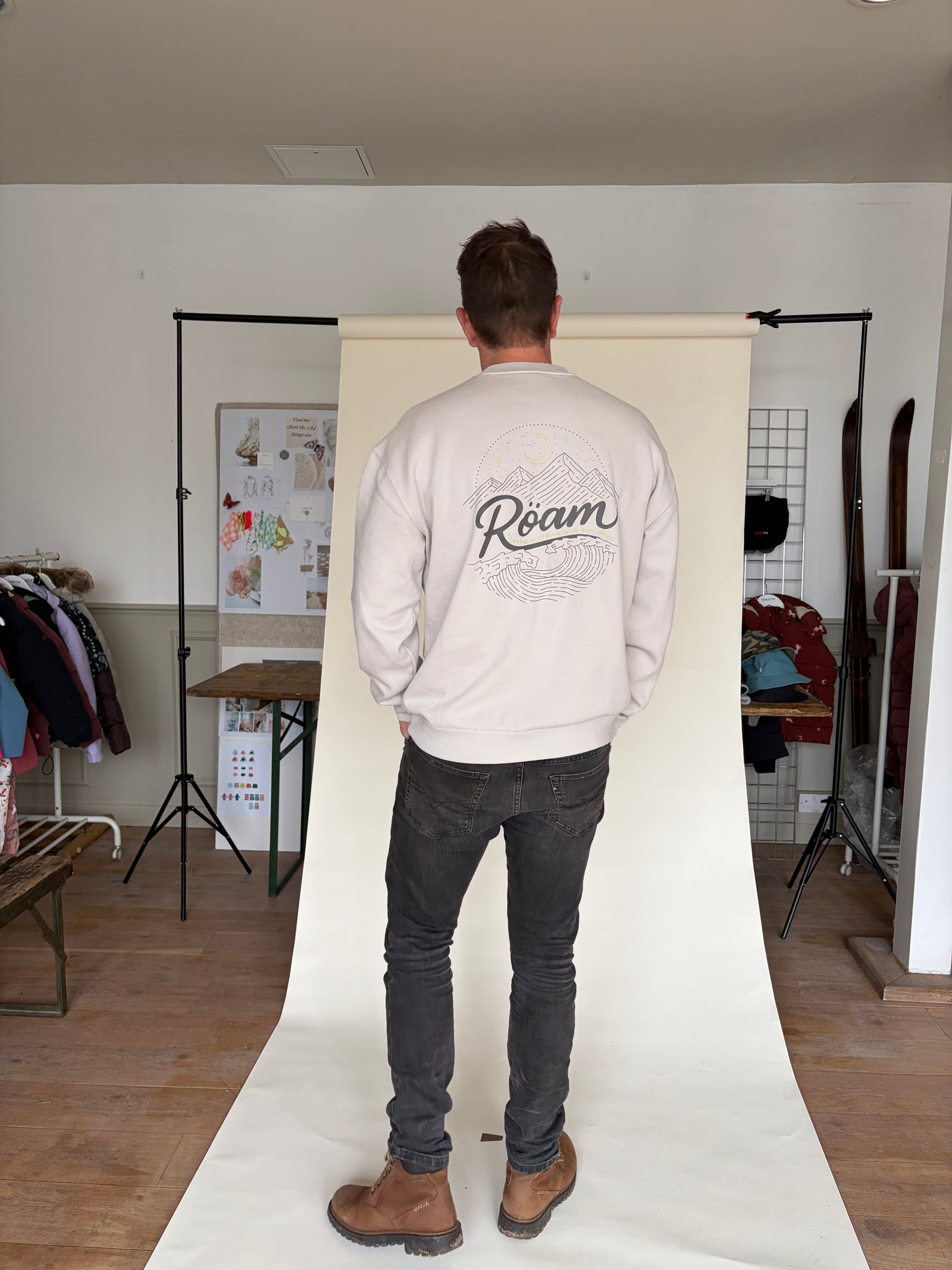 Ollie Smither x Töastie Crewneck Mens / Unisex - Faded Bone