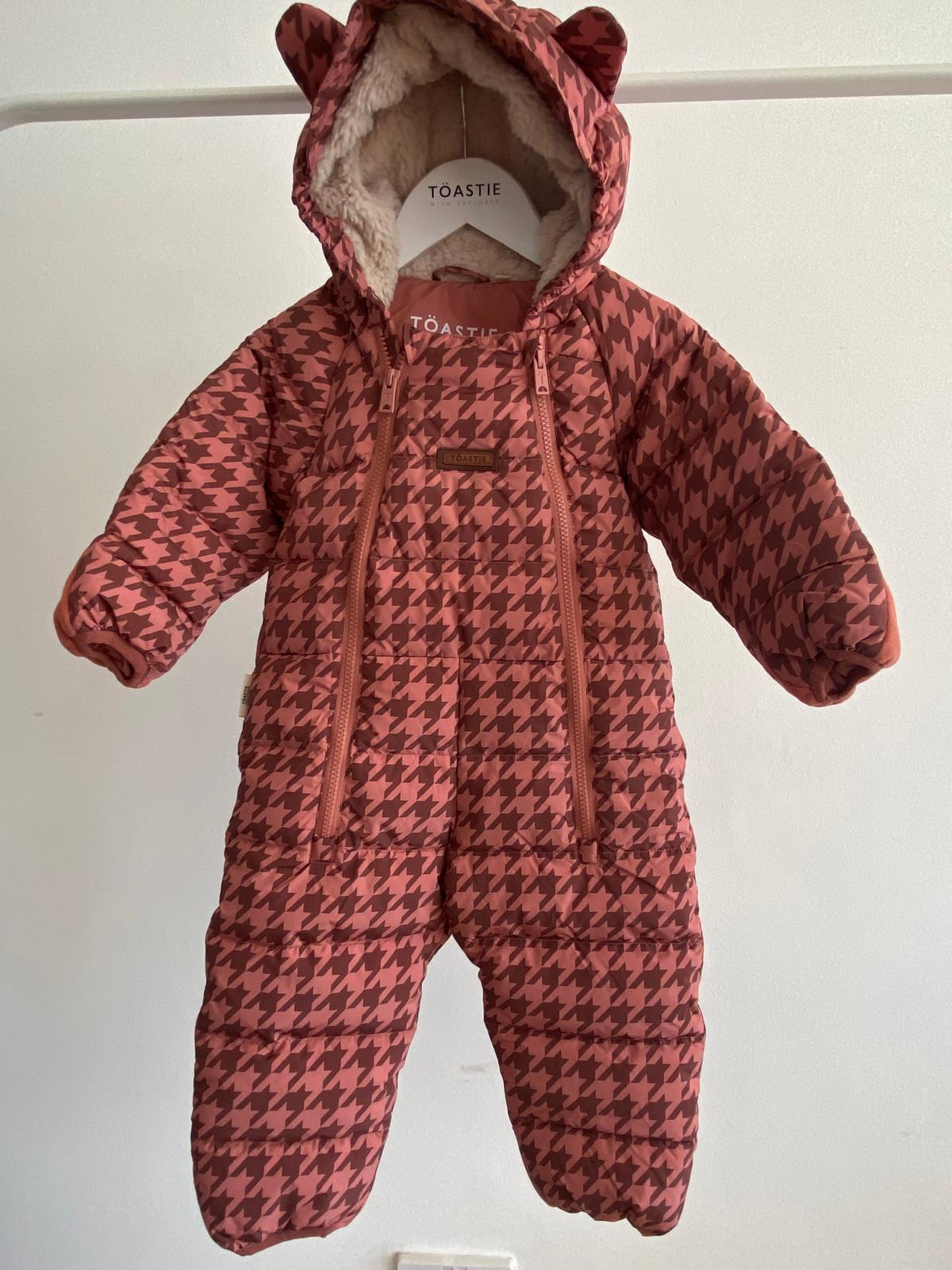 TÖASTIE ARCHIVES | Cloud Onesie, Caramel & Rose Houndstooth (1-2 Yrs)