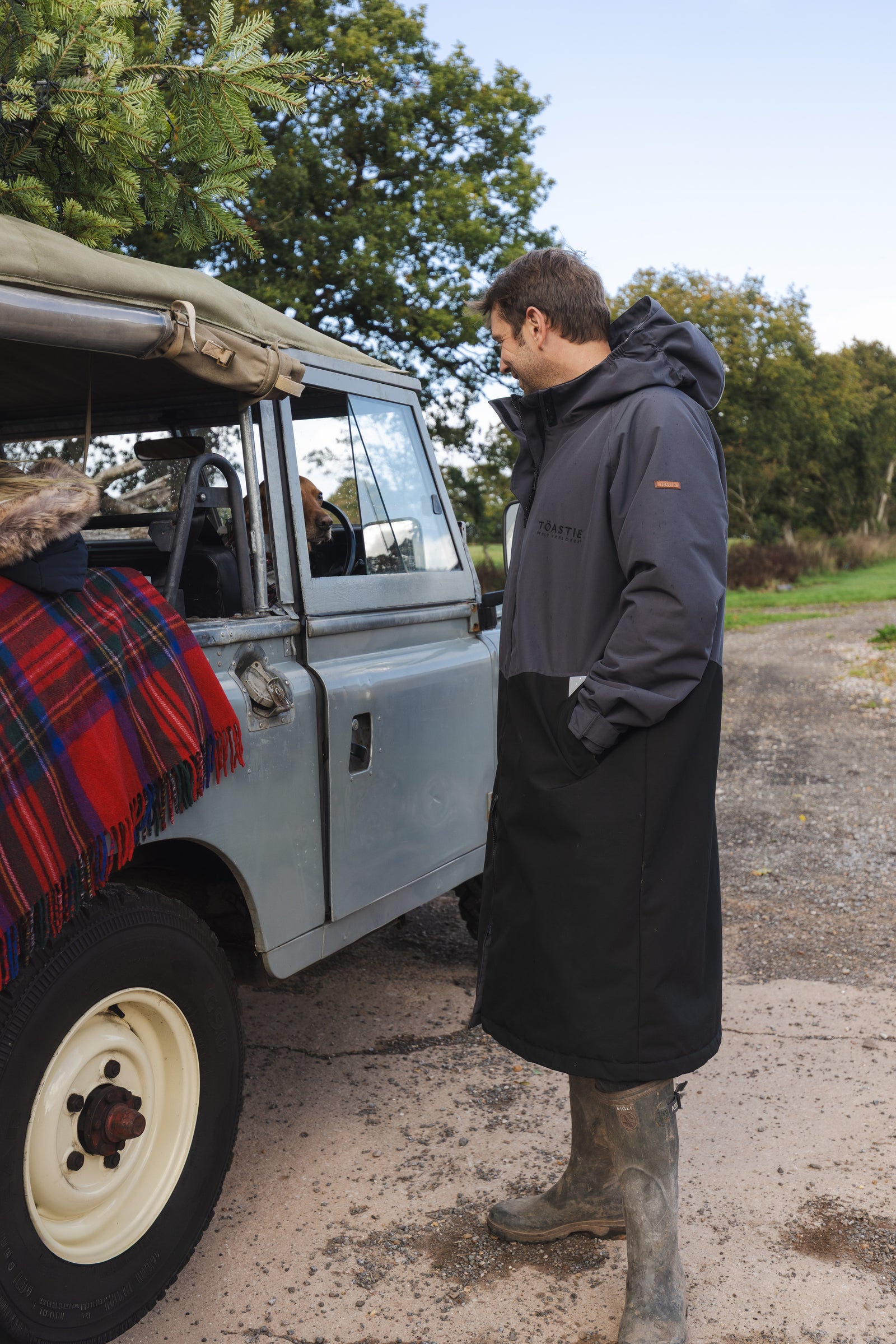 Adult Waterproof Changing Robe | Black